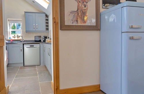 Tansley House | Stunning villa for 2 guests with WIFI and parking