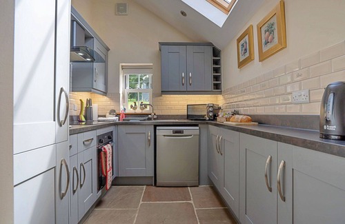 Tansley House | Stunning villa for 2 guests with WIFI and parking