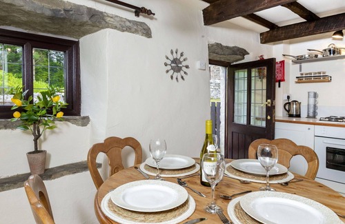 Bury House | Stunning villa for 2 guests with WIFI, TV, pets allowed and parking