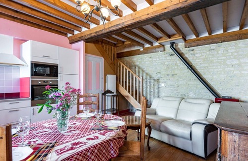 Commes House | Stunning villa for 4 people with TV, pets allowed and parking
