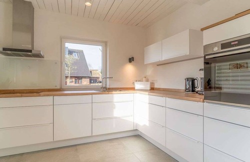 Hauert House | Stunning villa for 4 guests with WIFI, TV, terrace and pets allowed