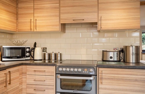 Surlingham House | Stunning villa for 4 guests with WIFI