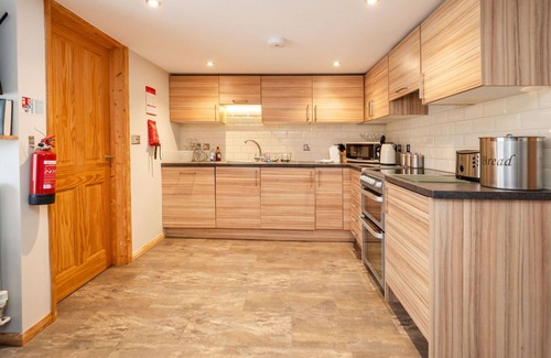 Surlingham House | Stunning villa for 4 guests with WIFI