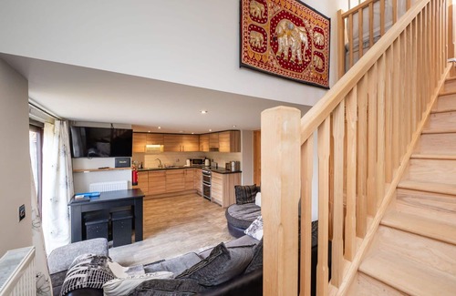 Surlingham House | Stunning villa for 4 guests with WIFI