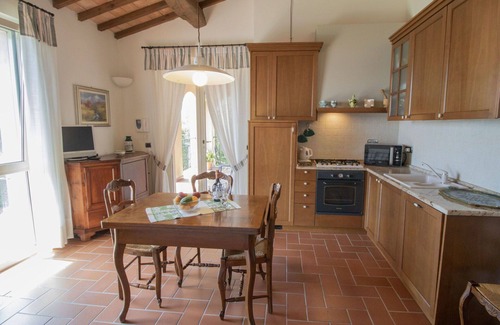 Magione Villa | Stunning villa for 4 guests with WIFI, private pool, A/C, hot tub, TV and patio