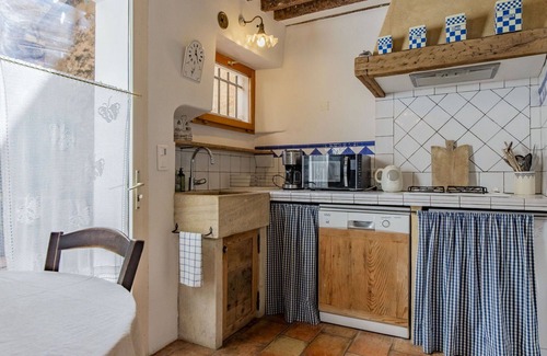 Villars House | Stunning villa for 4 people with WIFI, patio and parking