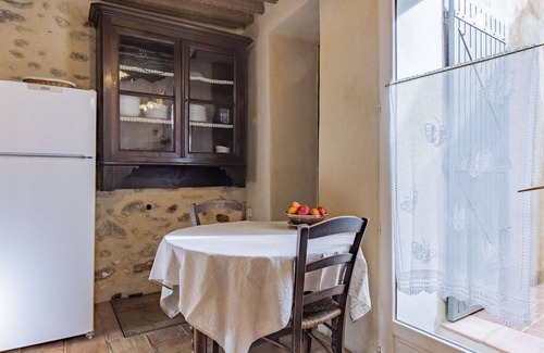 Villars House | Stunning villa for 4 people with WIFI, patio and parking