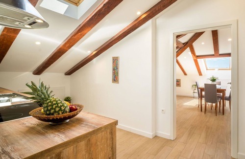 Volosko Villa | Stunning villa for 4 people with A/C, WIFI, TV, terrace and parking