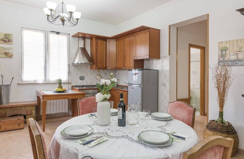 Lake Garda House | Stunning villa for 4 people with WIFI, TV, pets allowed and parking