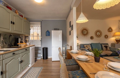 Cancale House | Stunning villa for 5 people with WIFI, TV, patio, pets allowed and parking