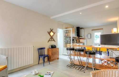 Saint-Igneuc House | Stunning villa for 5 people with WIFI, TV, terrace, pets allowed and parking
