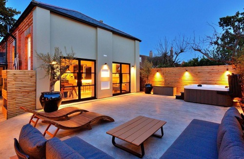 Appledore House | Stunning villa for 6 guests with WIFI, pets allowed and parking