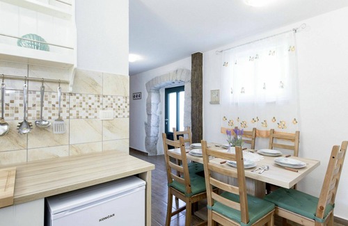 Sveta Jelena House | Stunning villa for 6 people with A/C, WIFI, TV, terrace, pets allowed and parking