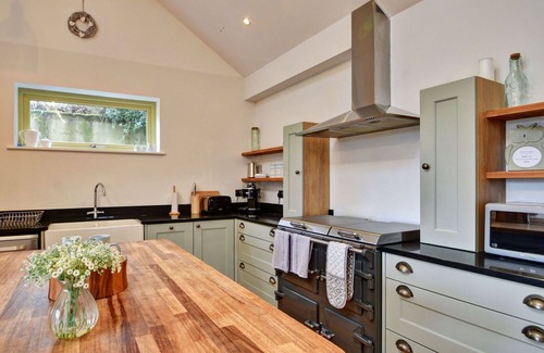 Summerbridge House | Stunning villa for 8 guests with WIFI and parking