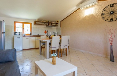 Vinez House | Stunning villa for 8 people with A/C, private pool, WIFI, TV and terrace