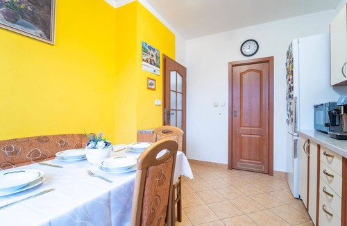 Kolin 2 House | Stunning villa for 4 people with WIFI, hot tub, private pool, TV, patio, pets allowed and parking