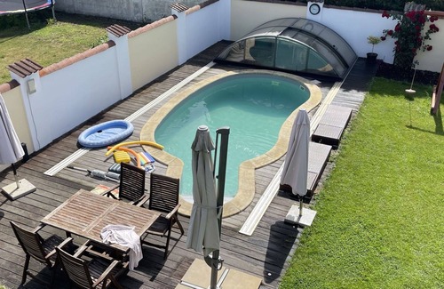 Kolin 2 House | Stunning villa for 4 people with WIFI, hot tub, private pool, TV, patio, pets allowed and parking
