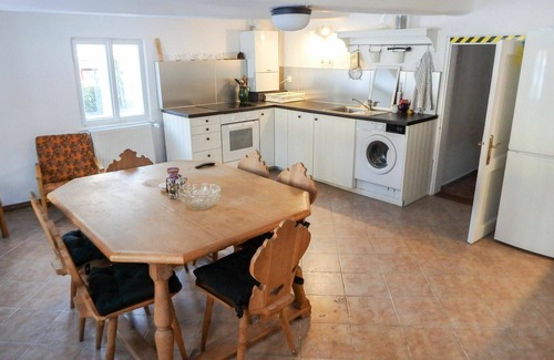 Stozec House | Stunning villa for 6 guests with TV, patio, pets allowed and parking