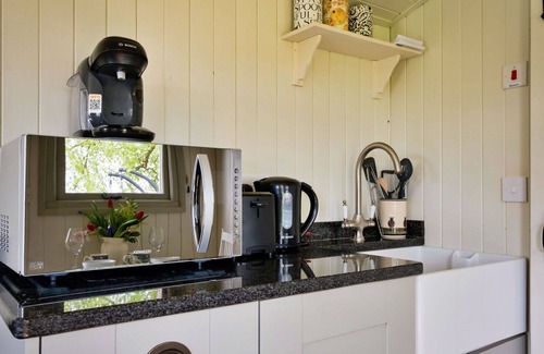 Nordley House | Stunning villa for 2 people with WIFI, TV, terrace and parking