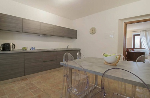 Tresana Villa | Stunning villa for 4 people with pool, A/C, WIFI, TV, terrace, pets allowed and panoramic view