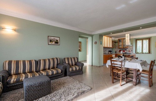 Gottasecca House | Stunning villa for 7 people with hot tub, WIFI, TV, patio, pets allowed and panoramic view