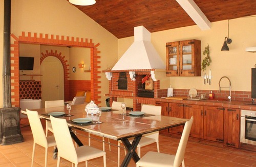 Montijo House | Stunning villa for 6 guests with A/C, WIFI, pool, TV, terrace and parking