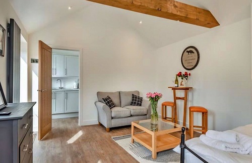 Thurlby House | Stunning villa for 2 guests with WIFI, terrace and pets allowed