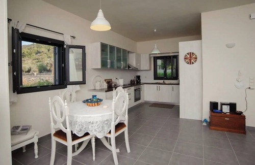 Karlovassi Villa | Stunning villa in Samos with spectacular views of the aegean sea and sunset