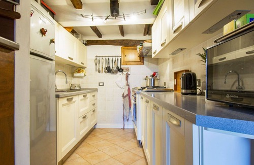 Casoli House | Stunning villa for 6 people with private pool, WIFI, TV, terrace, pets allowed and parking