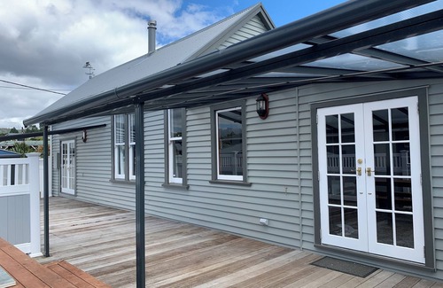 Charleston Villa | Stunning Villa located minutes walk to the picturesque Constance Bay