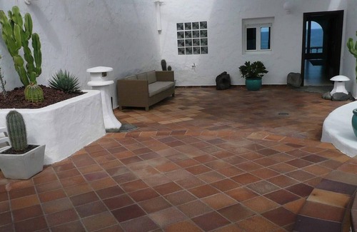 Telde House | Stunning Villa on the Beach with Sea Views, Private Pool & Wi-Fi