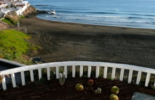 Telde House | Stunning Villa on the Beach with Sea Views, Private Pool & Wi-Fi