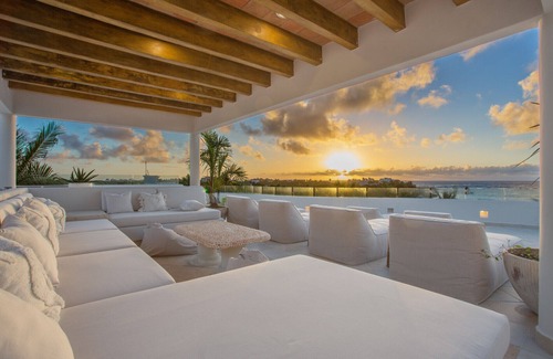 Tulsayab Villa | Stunning Villa on the Beach - Oceanfront 8 Bedrooms