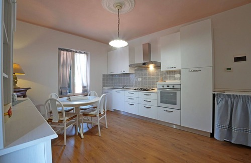 Aulla Villa | Stunning villa with WIFI, A/C, TV, terrace, pets allowed and parking, close to La Spezia