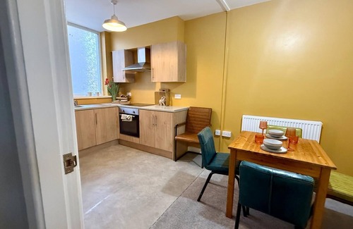 Southport House | Stunning Villa with Secluded Garden - Sleeps 10 - ideal for Groups & Families