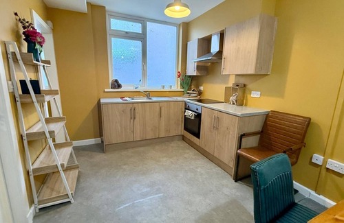 Southport House | Stunning Villa with Secluded Garden - Sleeps 10 - ideal for Groups & Families