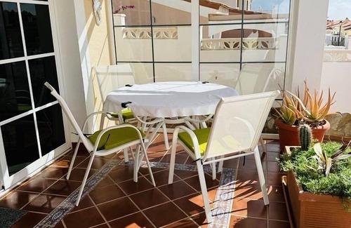 Caleta de Fuste Villa | STUNNING VILLA WITH HOT TUB, 10 MINS WALK TO THE BEACH,WITH COMMUNAL POOL.