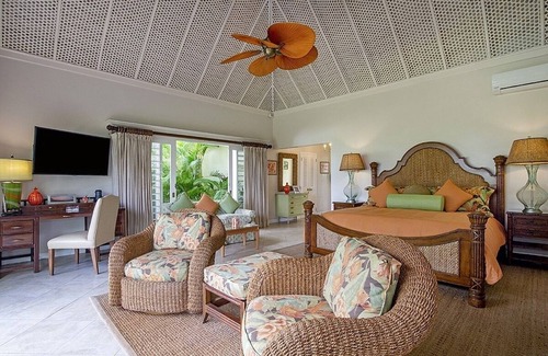 Tryall Villa | Stunning Villa with 2 Private Pools, Jacuzzi, Gym, Media Centre & Breathtaking Sea & Forest Views!