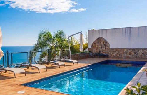 Punta Lara Villa | Stunning Villa with Private Pool and Sea Views - Vista Lara Canovas