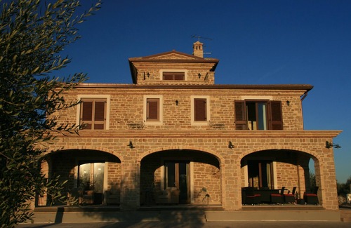 Castilenti Villa | Stunning villa with private pool in peaceful olive grove