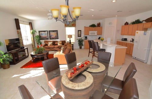 Bellavida House | Stunning villa with south facing pool and spa with no immediate rear neighbors
