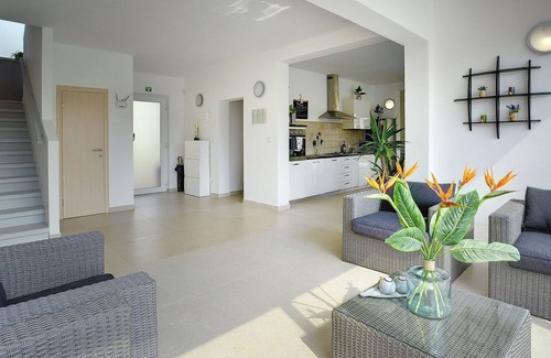 Muzini House | Stunning villa with sauna, pool, table tennis