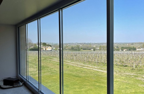 Berson Cottage | Stunning vineyard cottage with pool and terrace