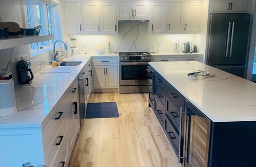 Tisbury Cottage | Stunning Vineyard Haven Retreat with Pool, Guest House & Prime Location