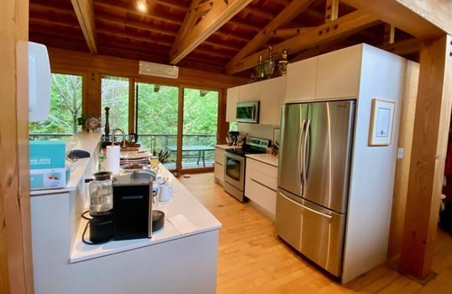 Tiny Cottage | Stunning Water Front Cottage