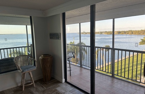 Fort Myers Condo | Stunning Waterfront Condo