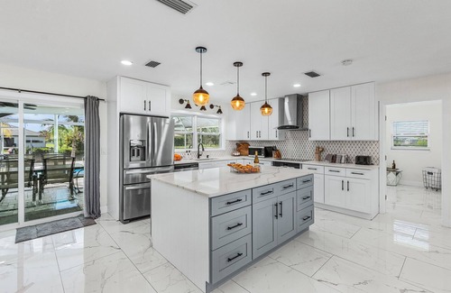 Port Charlotte House | Stunning Waterfront Home - Villa Harbour Hideaway - Roelens