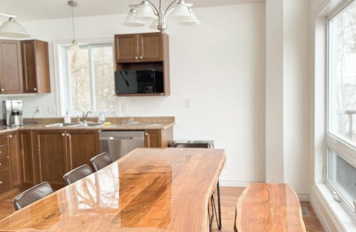McMurrich/Monteith Cottage | Stunning Waterfront Cottage on Bear Lake – Your Year-Round Getaway