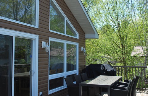 McMurrich/Monteith Cottage | Stunning Waterfront Cottage on Bear Lake – Your Year-Round Getaway