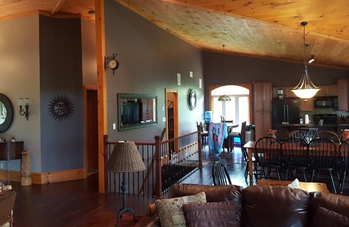 Frontenac Cottage | Stunning Waterfront Cottage 30 Mins. From Kingston Perfect for Multiple Families
